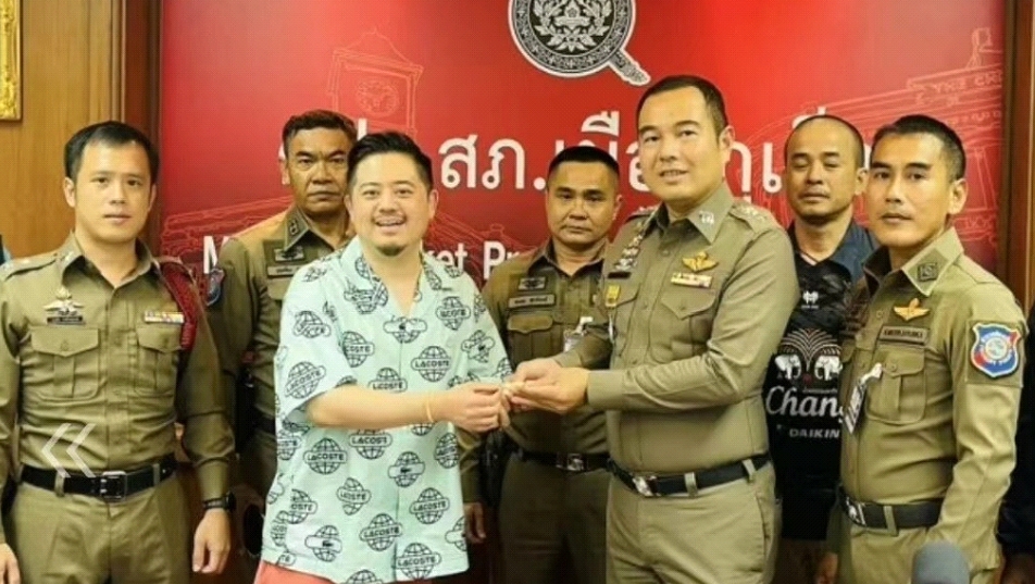 中国男子找回75万泰铢金手镯，感言：“泰国警方太高效了！”