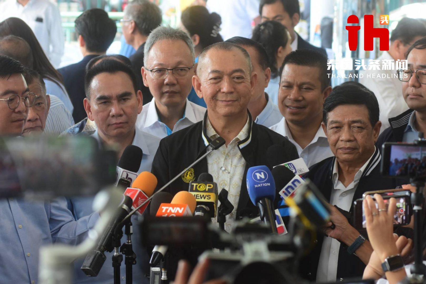 泰国民主党回应：没有加入执政联盟的计划
