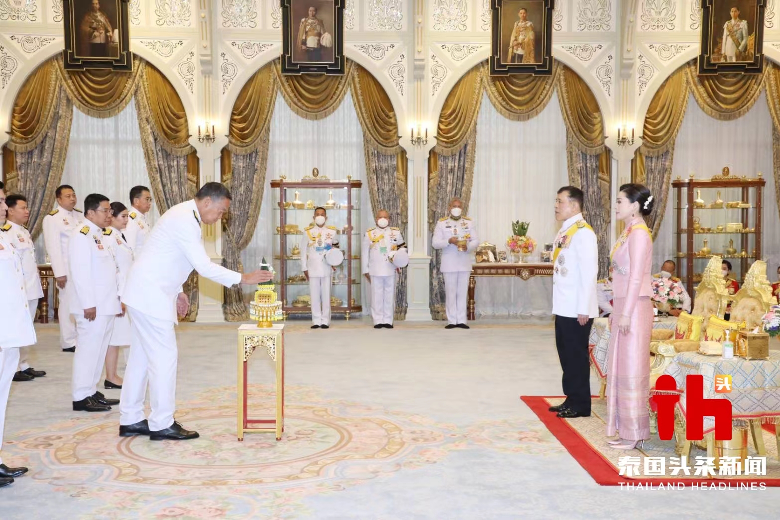 泰国新内阁成员宣誓就职