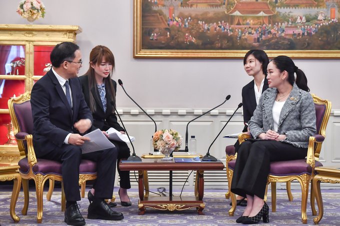 长安汽车董事长朱华荣拜会泰国总理佩通坦